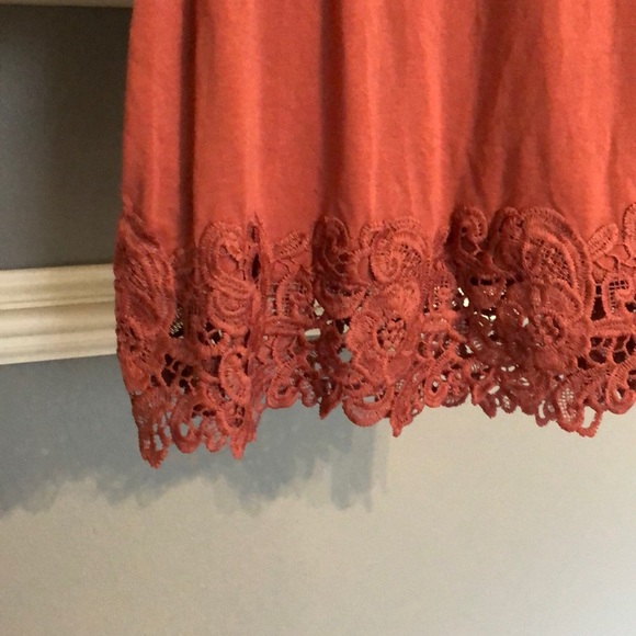 Mauve XS tunic with lace hem - Picture 4 of 4